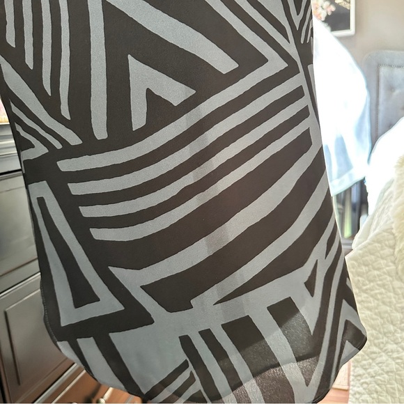 LOFT Black & Gray Geometric Print Tank Top – Size S - Picture 8 of 13